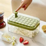 Compact Ice Cube Tray – Keep your drinks cool with a lid for easy storage