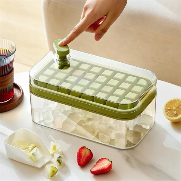 Compact Ice Cube Tray - Keep your drinks cool with a lid for easy storage