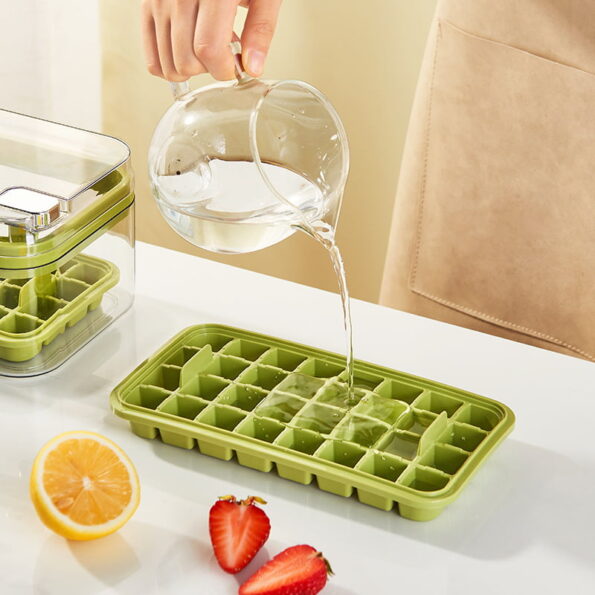 Mini Ice Cube Tray with Cover - Keep your ice cubes fresh and ready