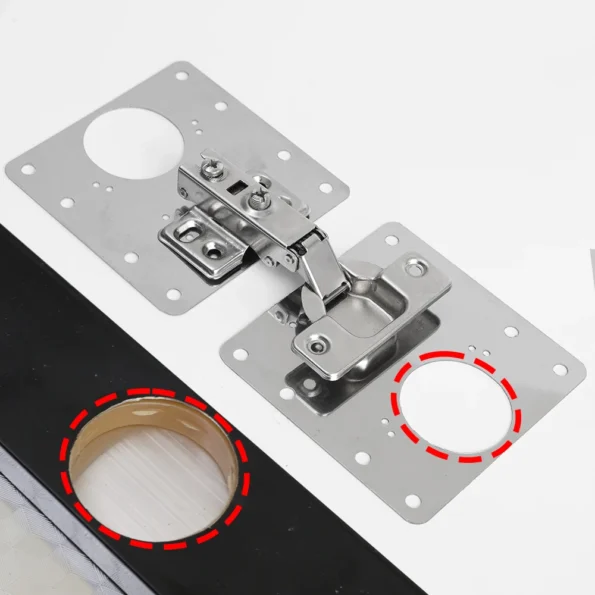 Kompakt 9 cm x 9 cm boyutu çoğu menteşe uygulamasına uyar