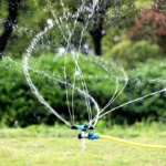 360° Rotating Lawn Sprinkler for Kids’ Play Areas and Safe Irrigation